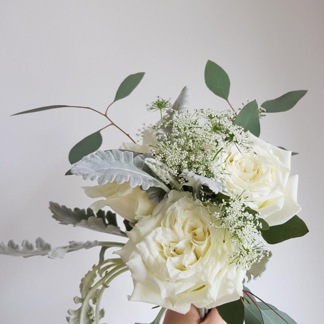 Cheap Af 5 Only Sold Out 3 Stalk White Rose Bouquet With Matching Flower Gardening Flowers Bouquets On Carousell