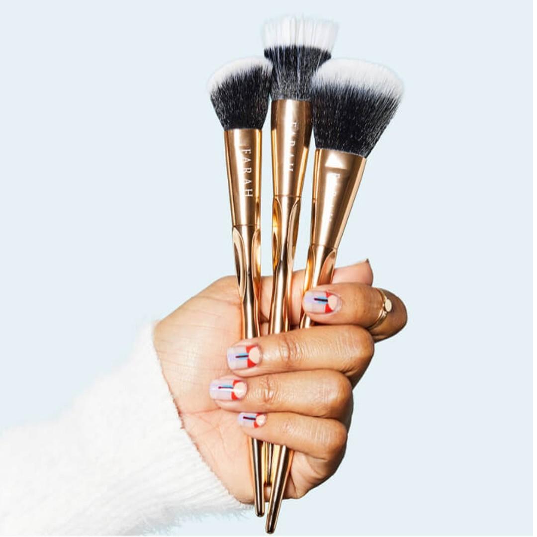 Farah brushes outlet