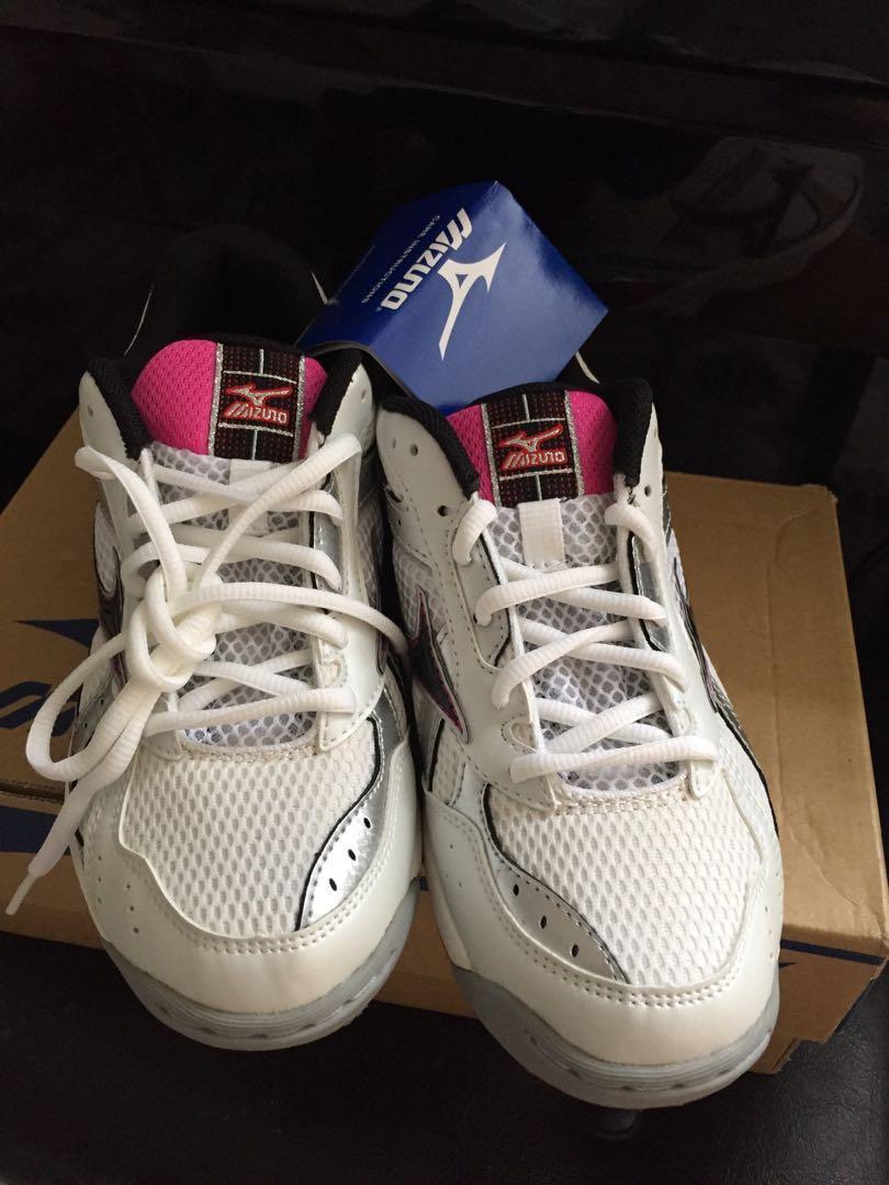 Mizuno Badminton Shoes Carousell