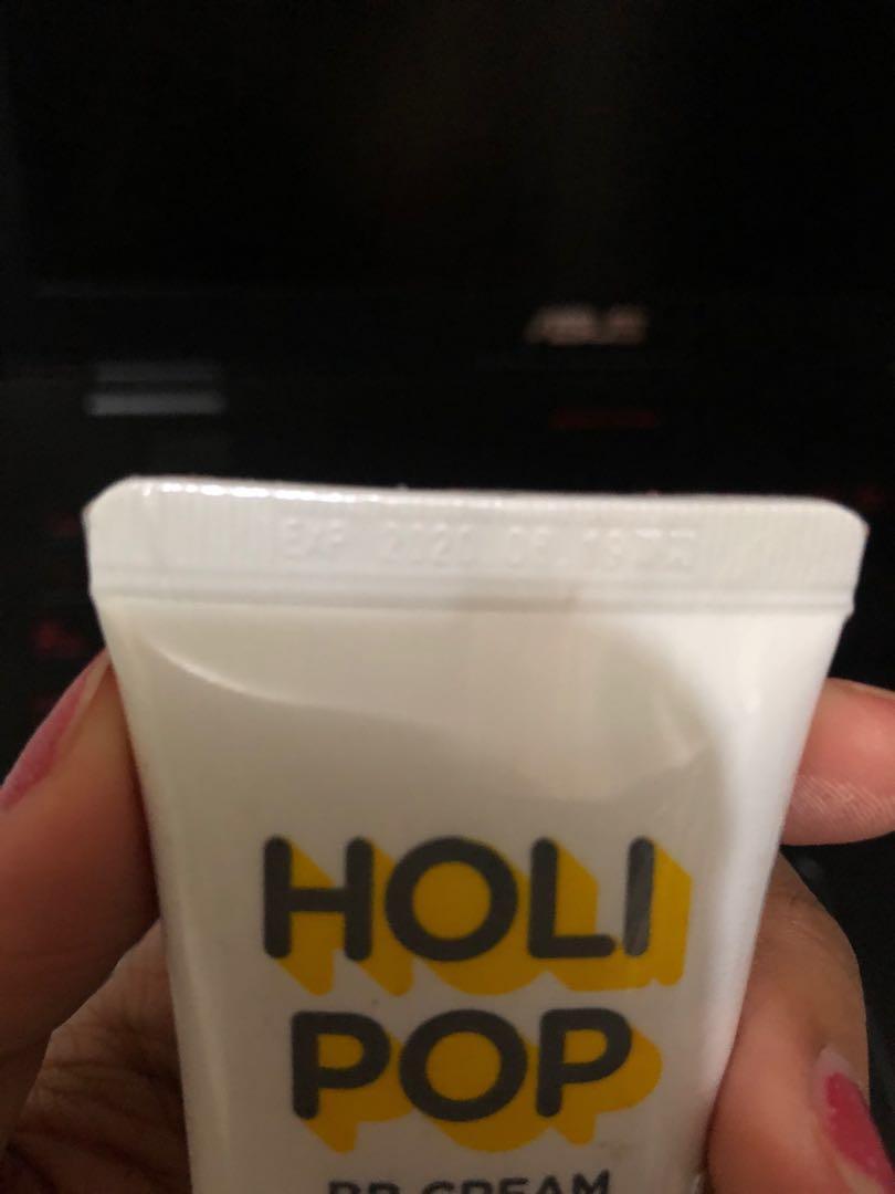 NEW* HOLI POP BB CREAM DEWY/MOIST (Category: Face Care) located in Quezon City. Submitted by _tsgm (Listing ID 216938885, Image 3). Description: RUSH SALE! *99% left (swatched only, bought this day lang din) RFS: wrong shade ☹️ i thought it was a color-adapting bb cream since there’s no indicated color sa packaging. Best for NC25-NC30 (fair-light medium skin) .