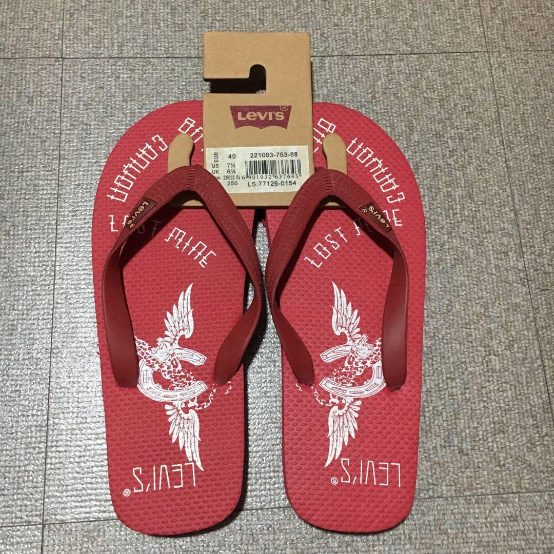levis chappals