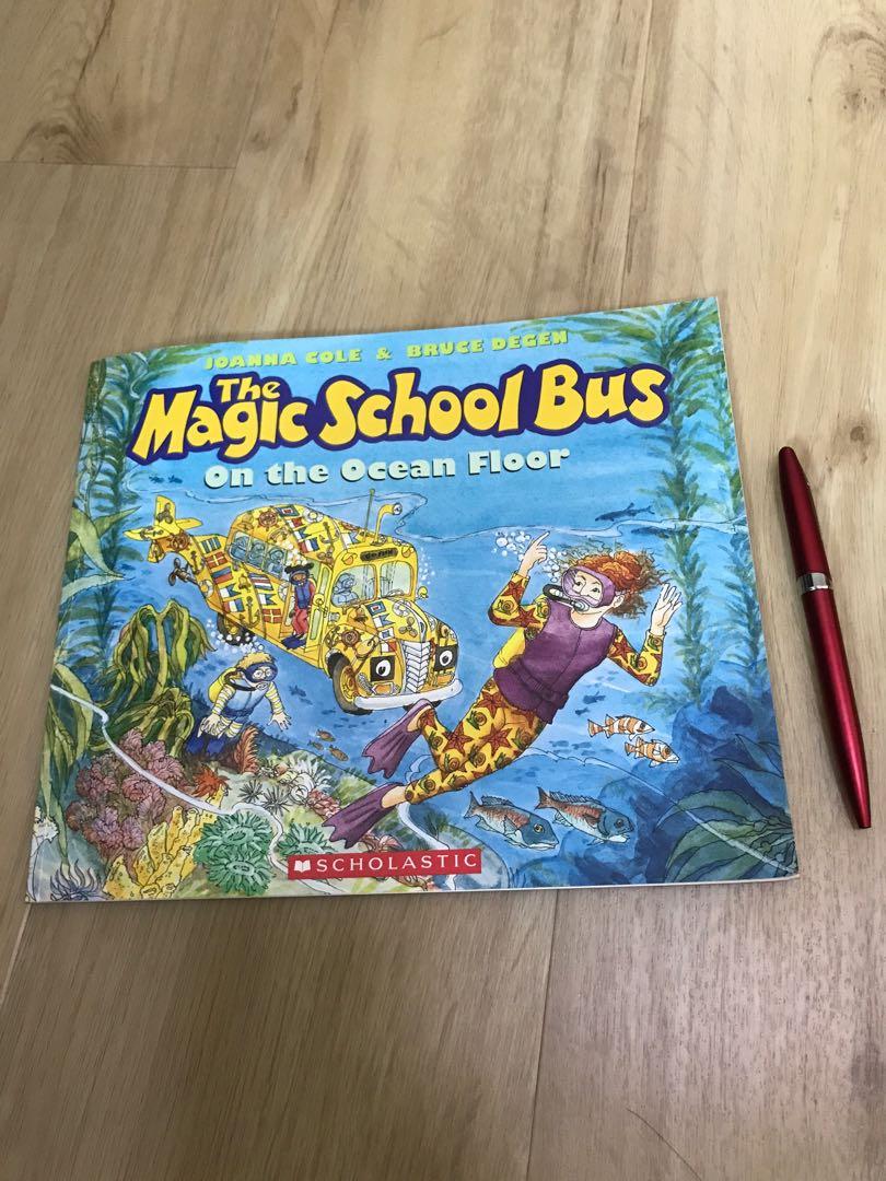 Preloved English Storybook The Magic School Bus On The Ocean