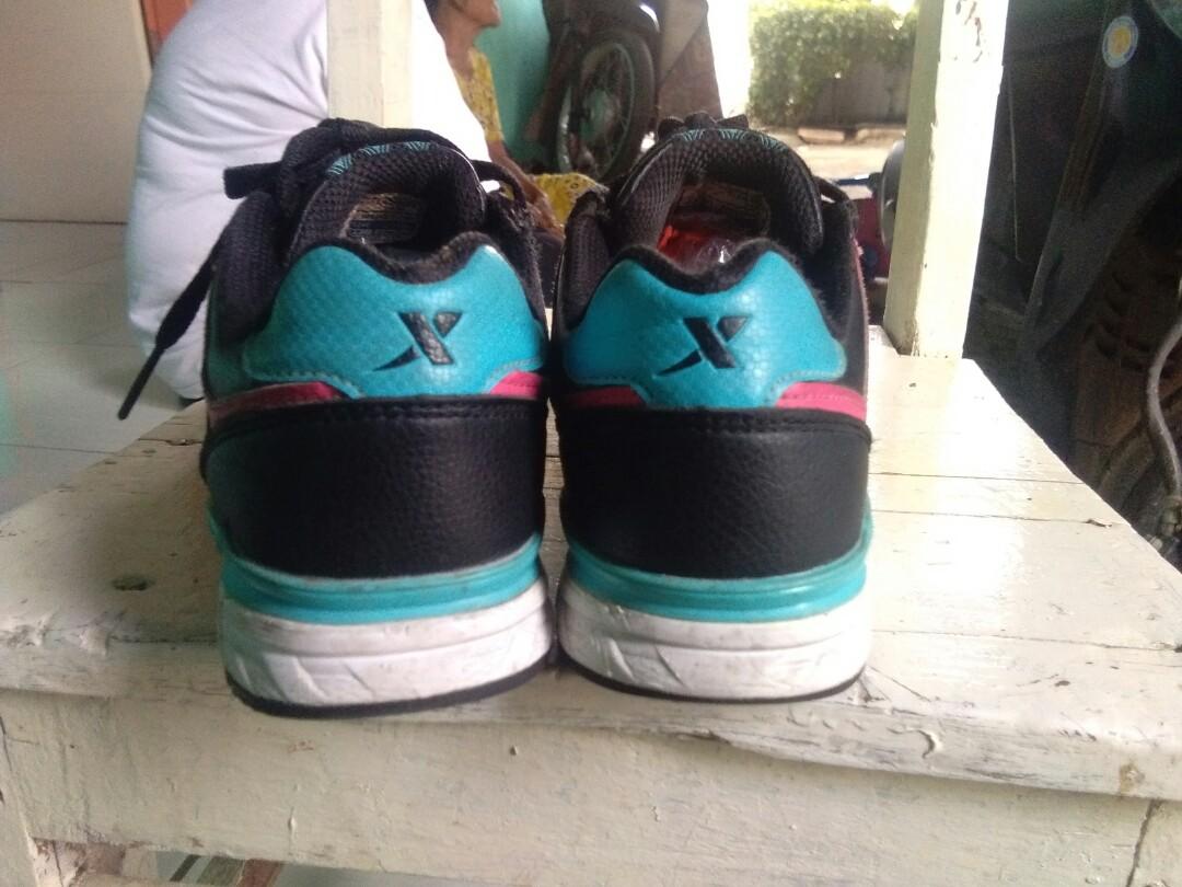 Sepatu Wanita Sport Olahraga Running Xtep Original Size 37 Fesyen Wanita Sepatu Di Carousell