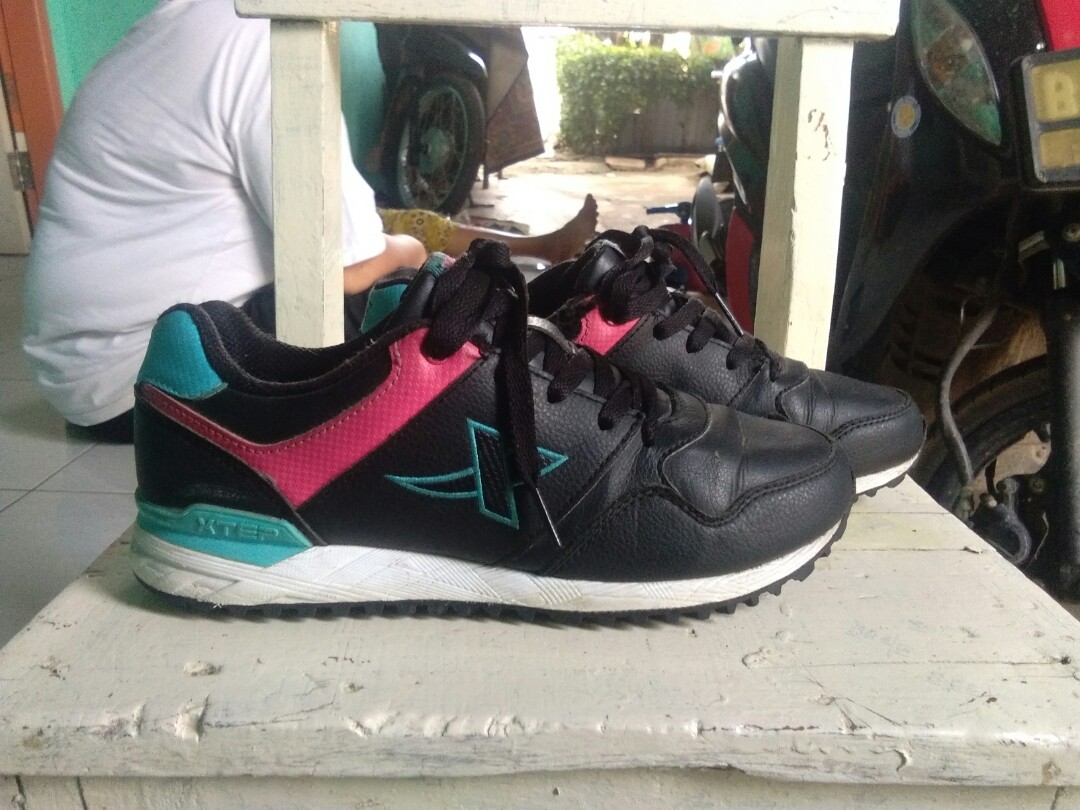Sepatu Wanita Sport Olahraga Running Xtep Original Size 37 Fesyen Wanita Sepatu Di Carousell