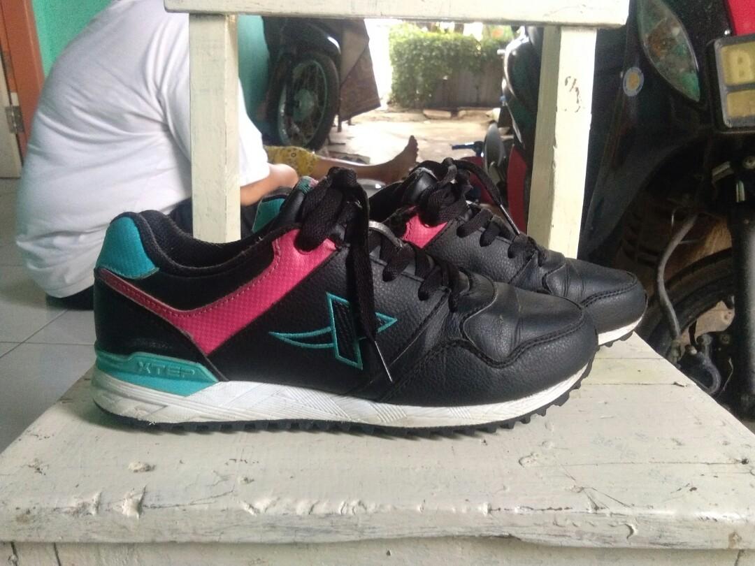 Sepatu Wanita Sport Olahraga Running Xtep Original Size 37 Fesyen Wanita Sepatu Di Carousell