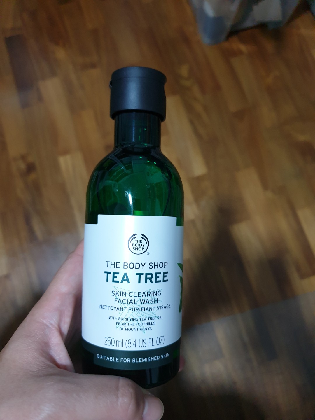 tea tree skin clearing facial wash 250ml
