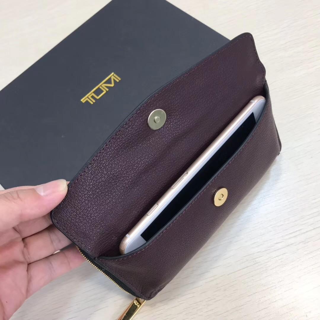 Tumi, Women's Fashion, Bags & Wallets, Purses & Pouches on Carousell