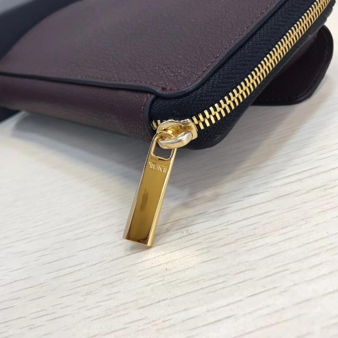 Tumi, Women's Fashion, Bags & Wallets, Purses & Pouches on Carousell