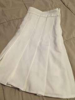 Plain White Pleated Skirt (M/28”)