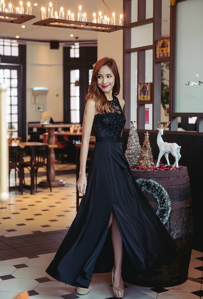 Bnwt Thread Theory Swirls And Twirls Maxi Black Dress In Black