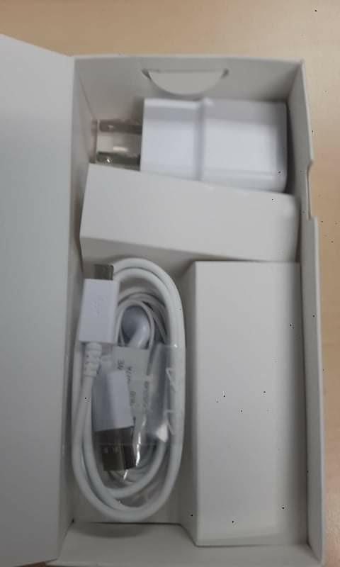 Brandnew J7 pro (Category: Samsung) located in Caloocan City. Submitted by anglla21 (Listing ID 217027023, Image 3). Description: Brandnew and complete package.