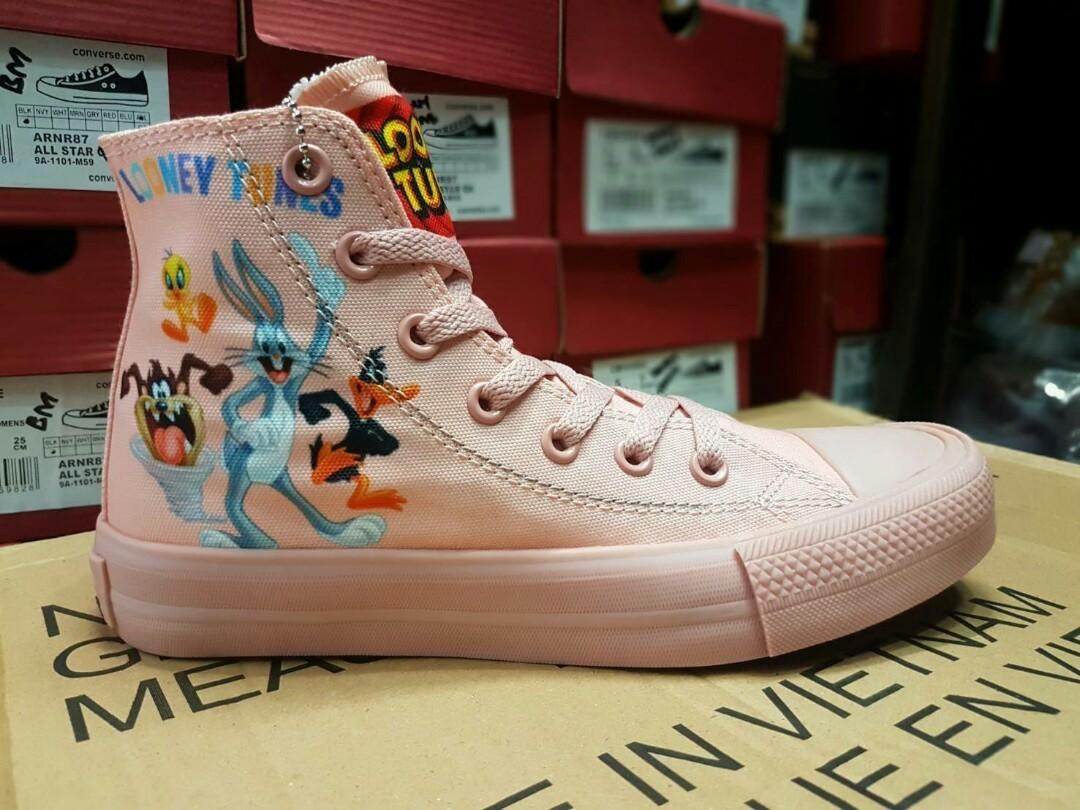 converse chuck taylor looney tunes
