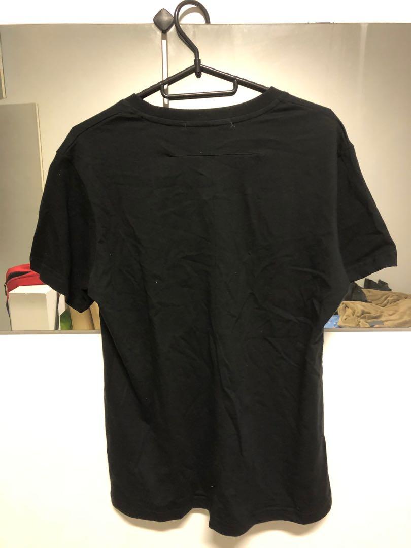 Givenchy tee (Category: Tshirts & Polo Shirts) located in Singapore. Submitted by datvv2106 (Listing ID 217112102, Image 2). Description: Givenchy tee Size M Brand new Contact me if you interest Thank you.