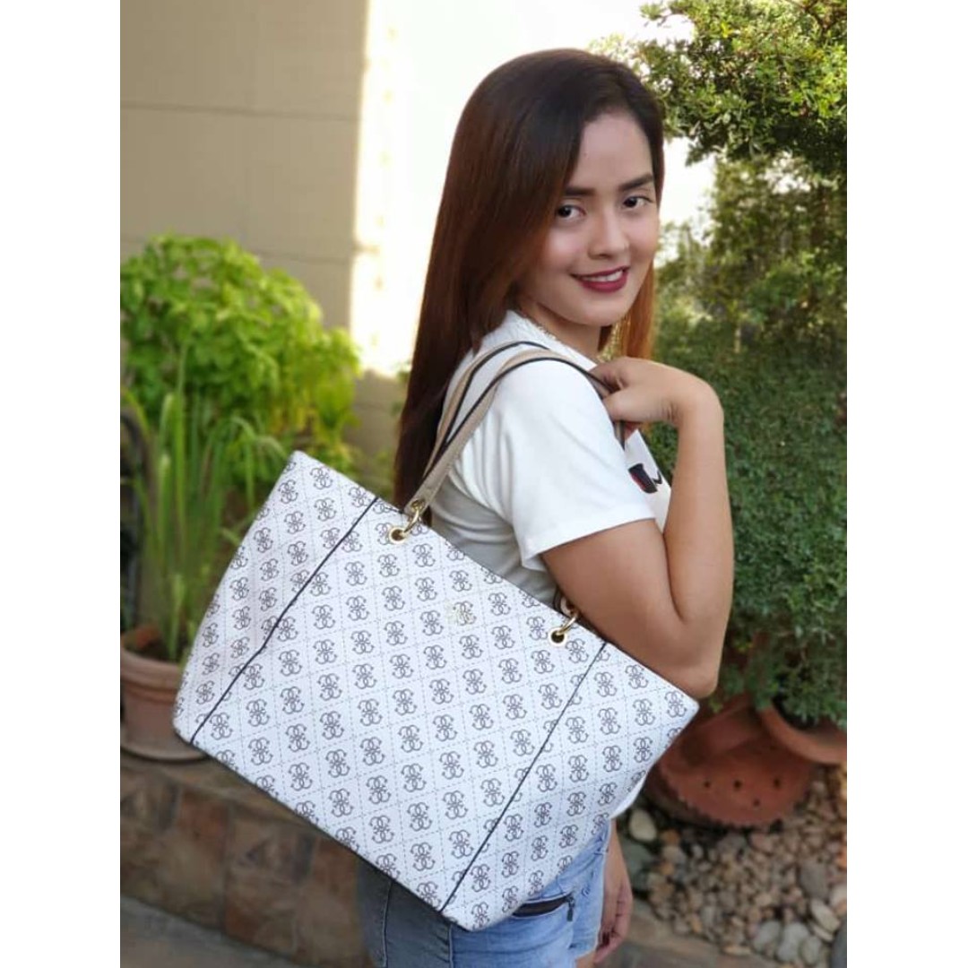 Guess kamryn q logo tote sales