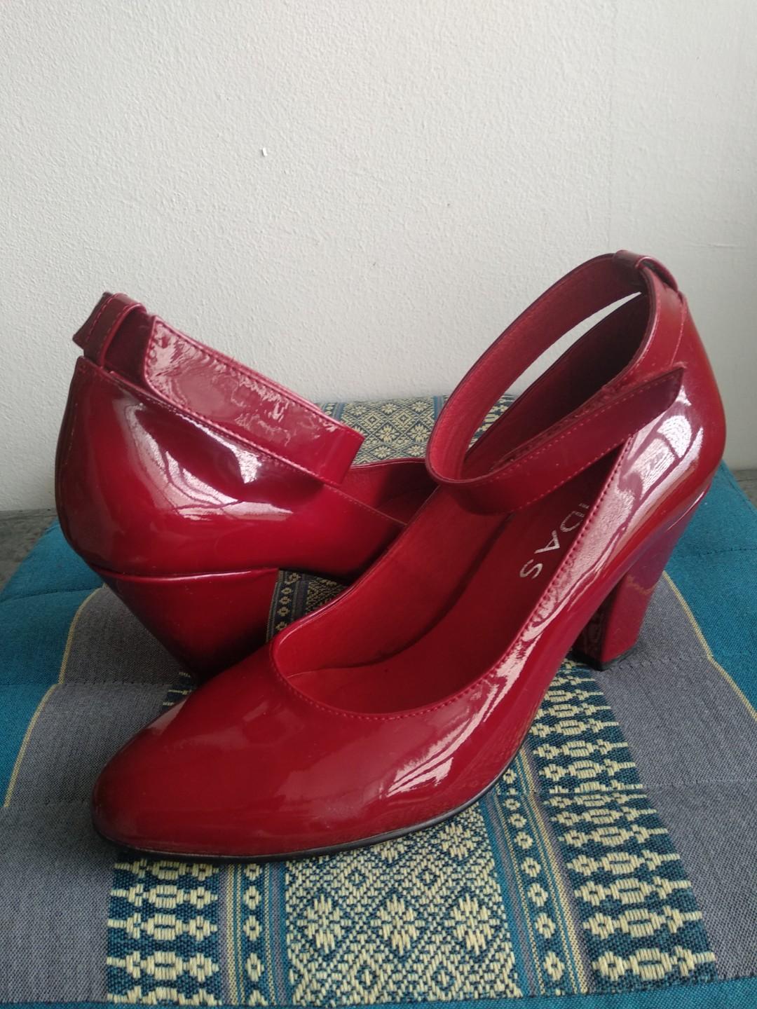Red patent leather shoes - comfy and 