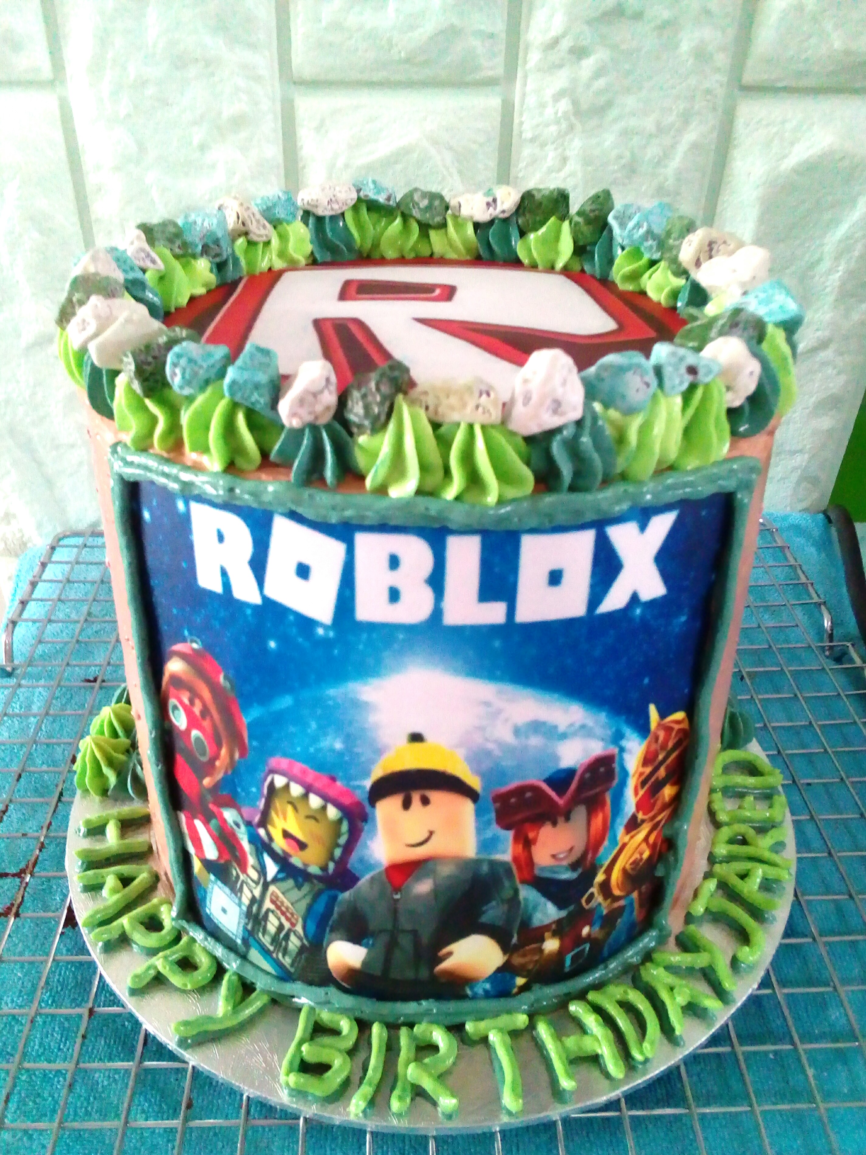 Roblox Cake 6inch Round Food Drinks Baked Goods On Carousell - yum cake roblox