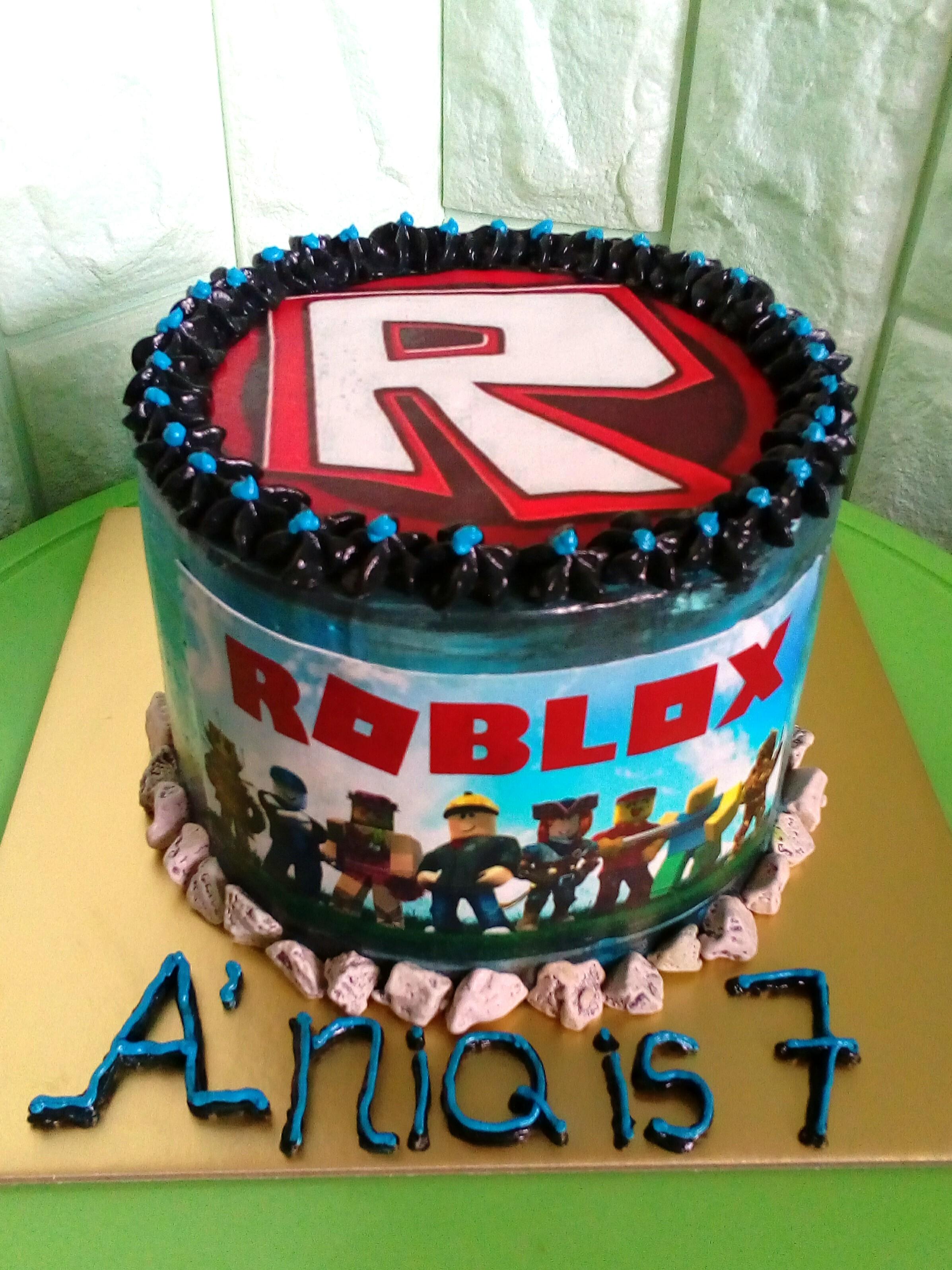 Roblox Cake Watercolor 5inch Food Drinks Baked Goods On Carousell - roblox buttercream cake design