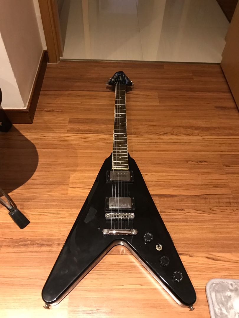 Samick Artist Series Flying V with Hard
