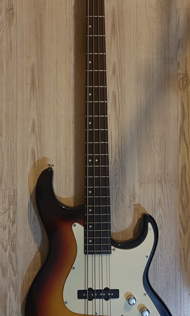 Samick Electric Bass Guitar, Hobbies & Toys, Music & Media, Musical