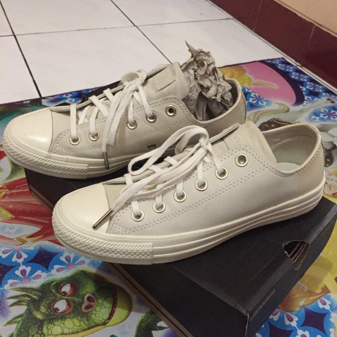 Sepatu converse top cream