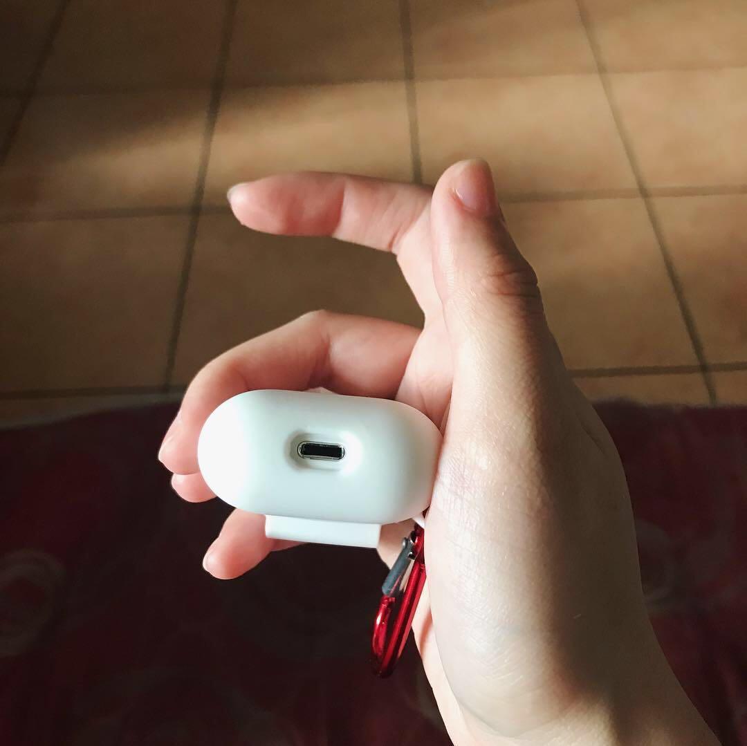 Apple Airpods (Category: Portable Audio Accessories) located in Quezon City. Submitted by allthingsdapper (Listing ID 214996611, Image 1). Description: APPLE AIRPODS ✨ 📷 ALL ACTUAL PHOTOS Preorder, by batch ✔️ 3-7 working days processing time after payment ⏱ PHP3,000 1:1 premium copy 🔥 Auto connect via Bluetooth for Apple & Android Complete package (box, manuals, charger) Bass boosted like original Apple earphones tested 💯 Works on Siri ✨ Avai