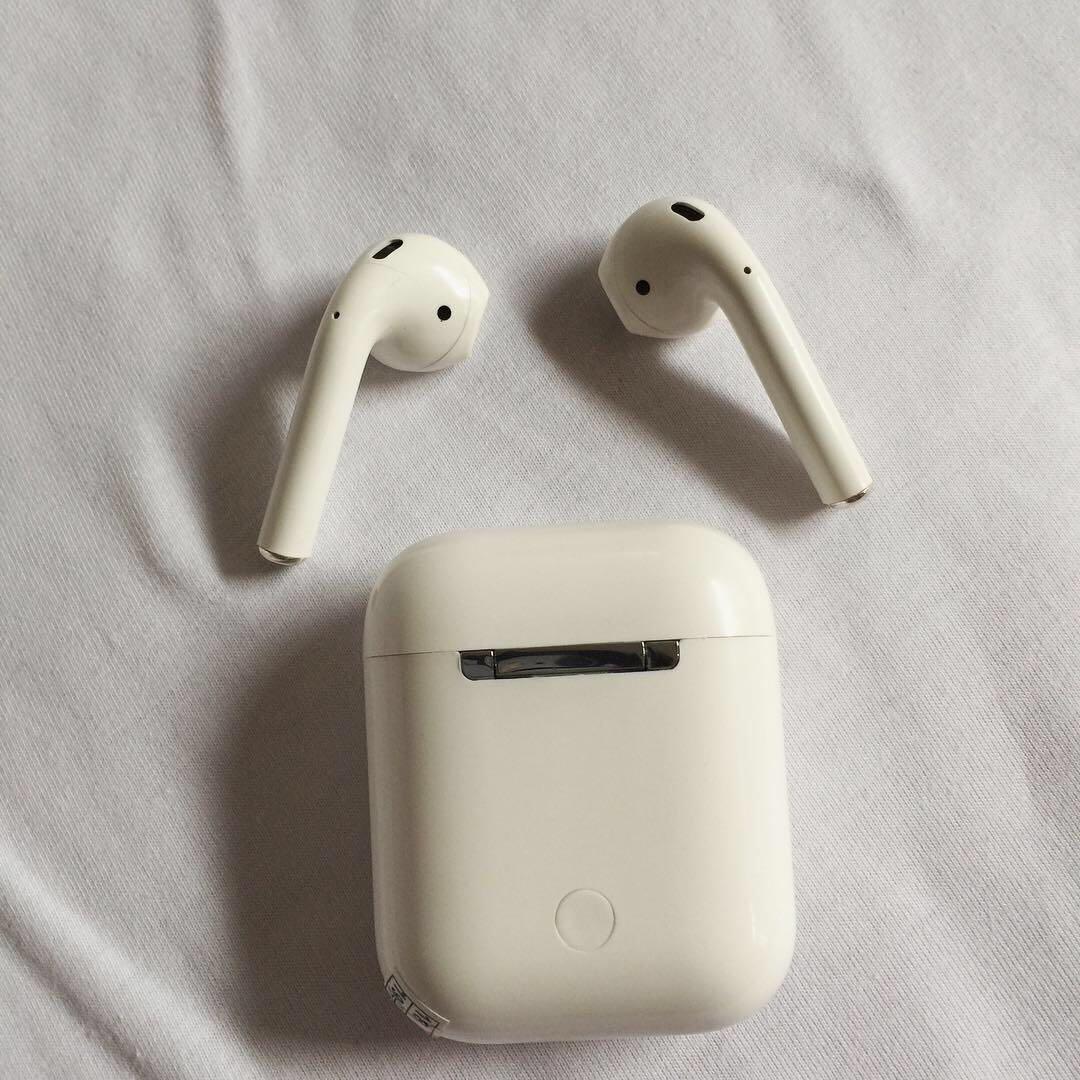 Apple Airpods (Category: Portable Audio Accessories) located in Quezon City. Submitted by allthingsdapper (Listing ID 214996611, Image 3). Description: APPLE AIRPODS ✨ 📷 ALL ACTUAL PHOTOS Preorder, by batch ✔️ 3-7 working days processing time after payment ⏱ PHP3,000 1:1 premium copy 🔥 Auto connect via Bluetooth for Apple & Android Complete package (box, manuals, charger) Bass boosted like original Apple earphones tested 💯 Works on Siri ✨ Avai