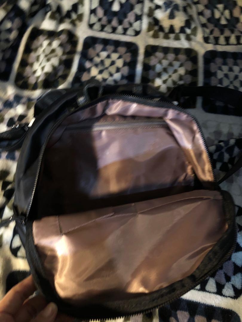 Black bagpack (Category: Backpacks) located in Manila. Submitted by LAtbp (Listing ID 217202681, Image 2). Description: .