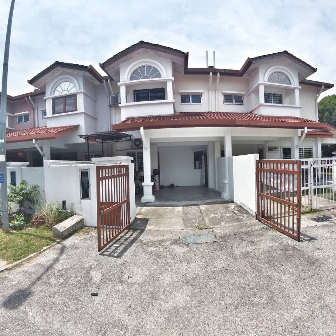 Double Storey Terrace At Subang Pelangi