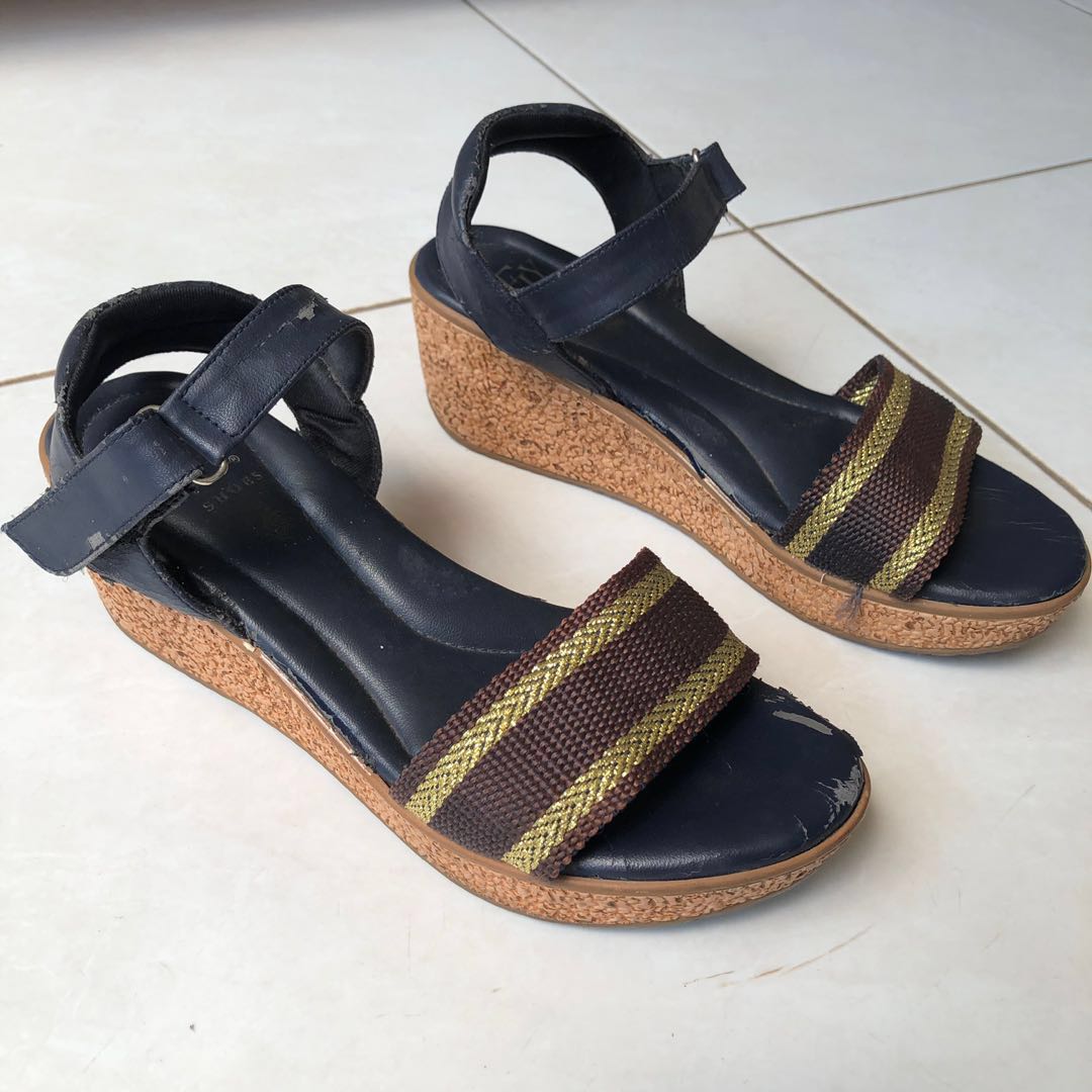 Fly shoes wedge, Fesyen Wanita, Sepatu 