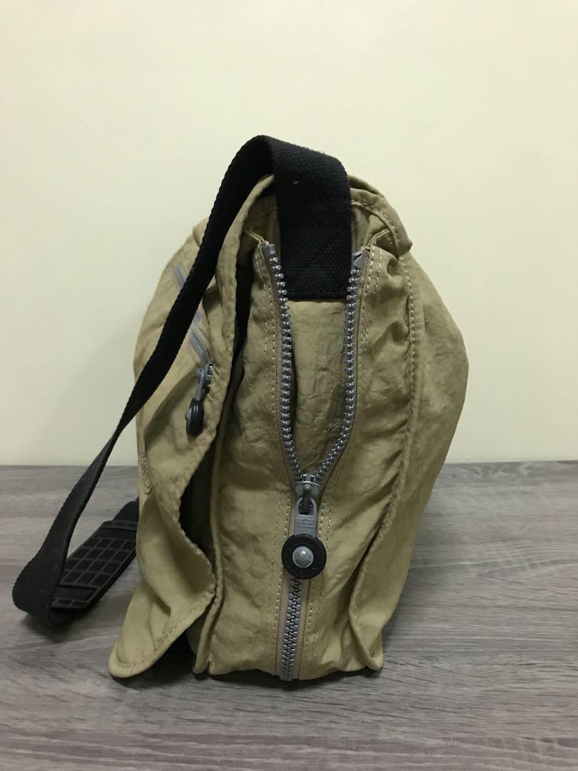 Kipling Messenger bag, Men's Fashion, Bags, Sling Bags on Carousell