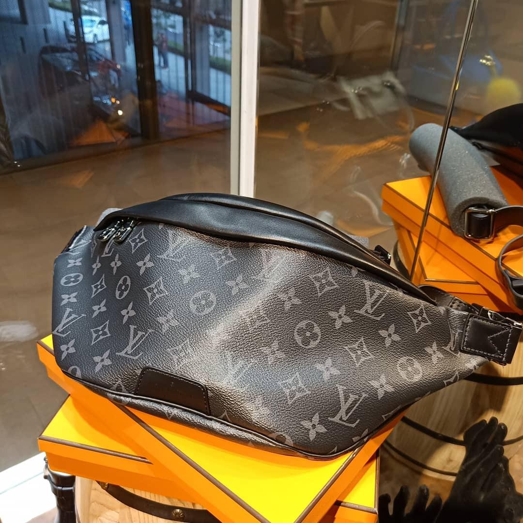 Louis Vuitton Bumbag Men, Men's Fashion, Bags, Belt bags, Clutches and  Pouches on Carousell