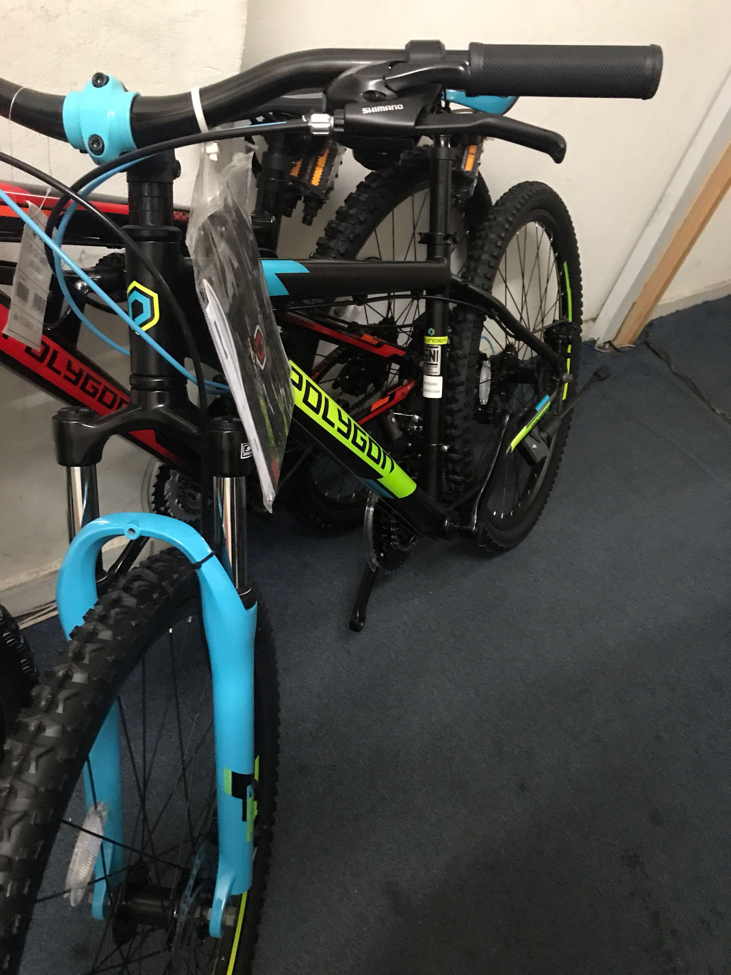 Polygon Thunder 5 Black Blue Doff, Olah 