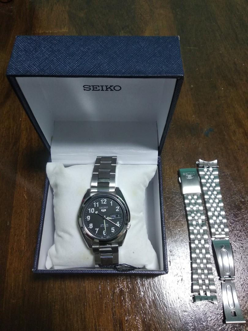 Seiko 5 SNK381K, Men's Fashion, Watches & Accessories, Watches on Carousell