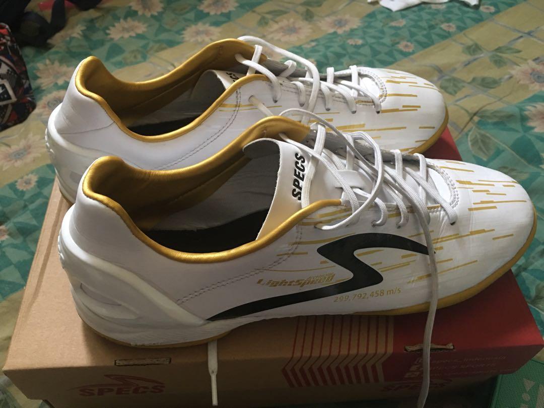 Sepatu Futsal Accelerator Light Speed White Gold Black Fesyen Pria Sepatu Sepatu Formal Di Carousell