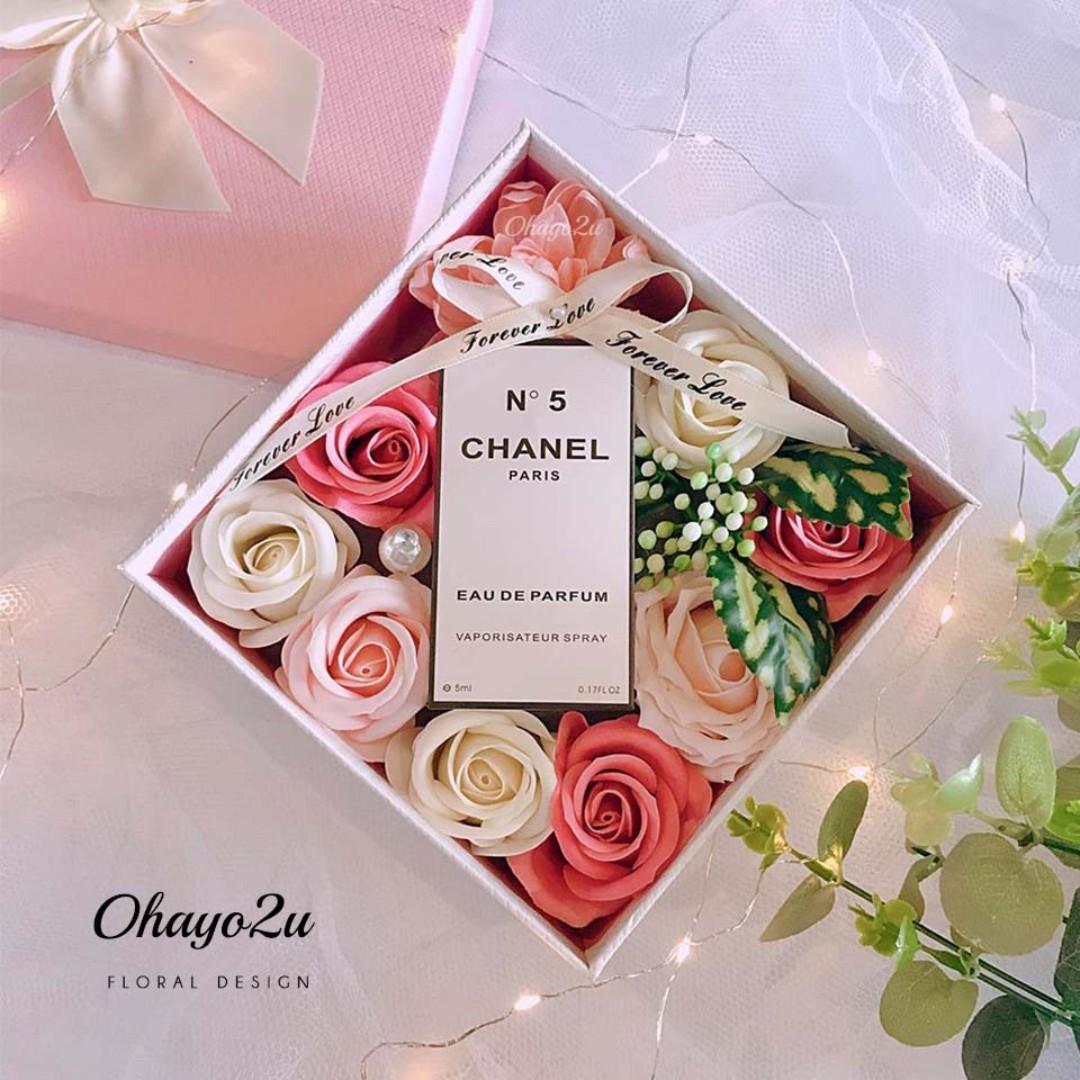 Soap Flower Rose Gift Box With Perfume/ Birthday/ Mother's Day 香皂花礼盒,  Hobbies & Toys, Stationery & Craft, Handmade Craft On Carousell