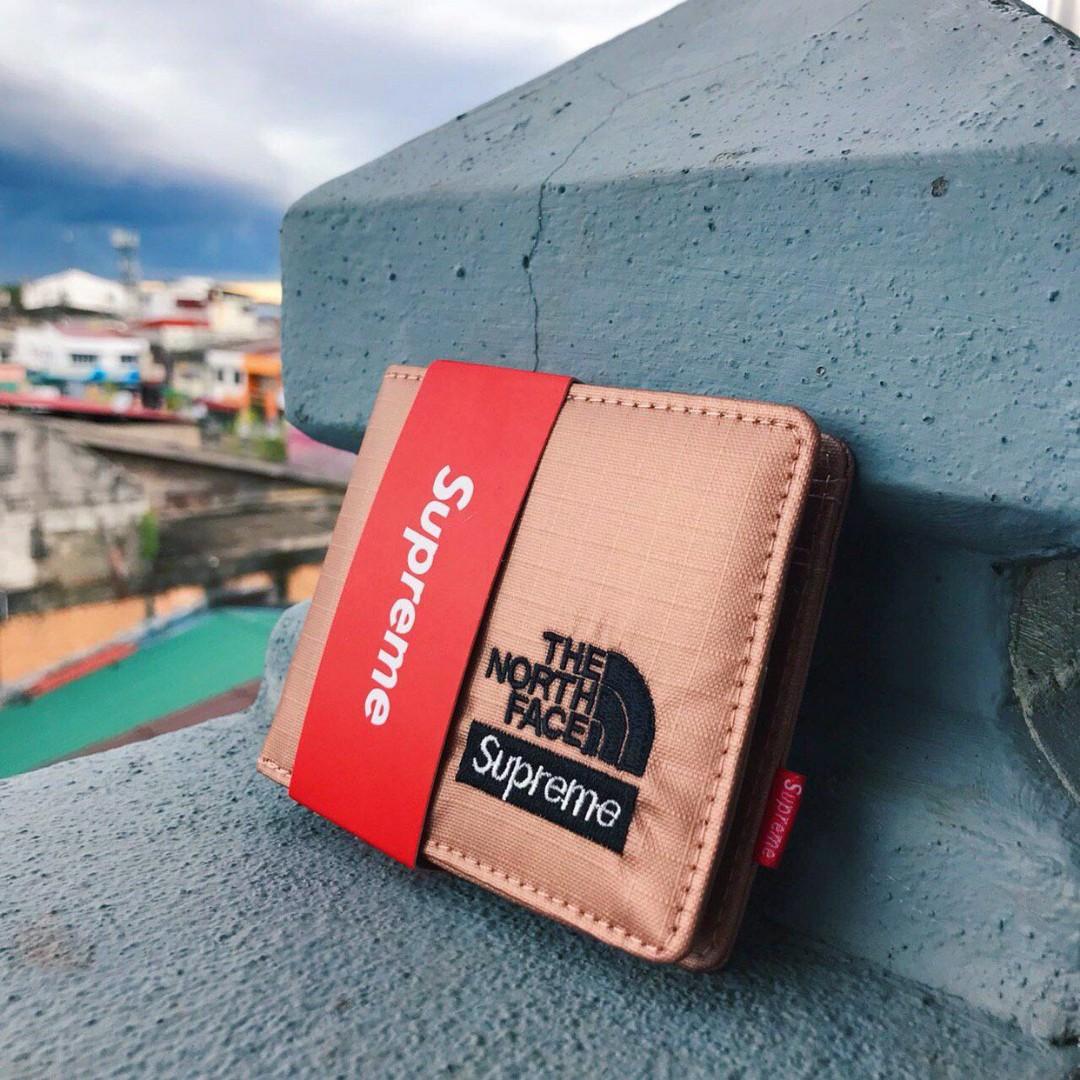 Supreme tnf wallet top
