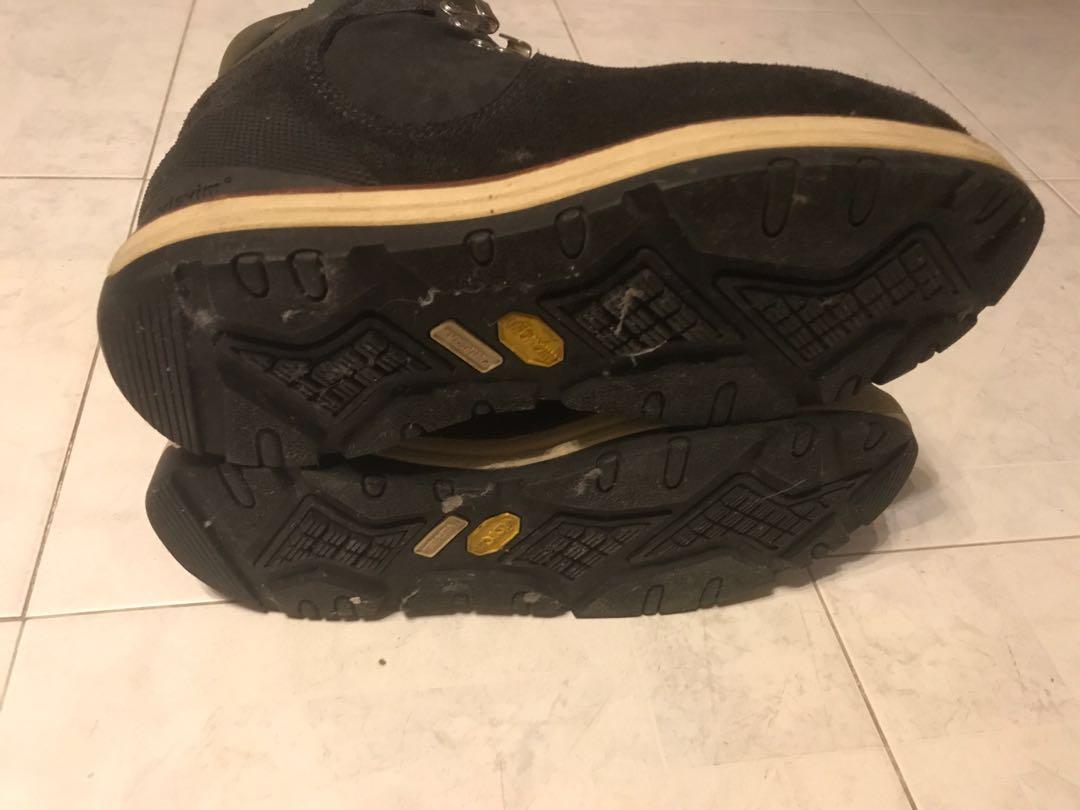 Visvim us8 （分類：波鞋）位於 Hong Kong。 由 lolee113 提交（商品編號 214104257，圖片 2）。簡介： 9成新 少著。