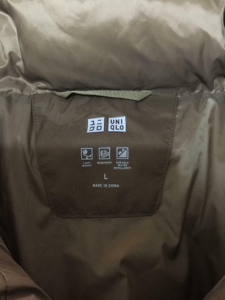 Winter Jacket (Category: Coats, Jackets and Outerwear) located in Singapore. Submitted by _shanidza (Listing ID 217210969, Image 3). Description: Men Ultra Seamless Parka. Shoulder 18.5” Pit to pit 23” Length 28” Lightweight, Windproof, Durable water repellency Just bought, use less than 5 times during my recent trip to Turkey. Only for serious buyer..