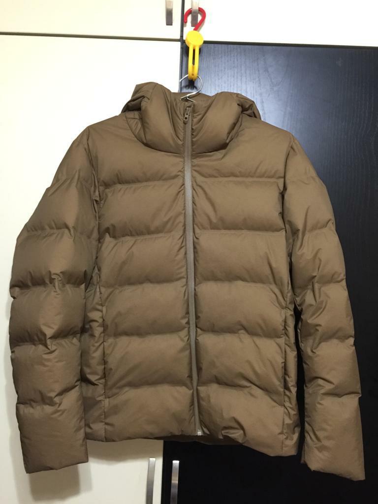 Winter Jacket (Category: Coats, Jackets and Outerwear) located in Singapore. Submitted by _shanidza (Listing ID 217210969, Image 1). Description: Men Ultra Seamless Parka. Shoulder 18.5” Pit to pit 23” Length 28” Lightweight, Windproof, Durable water repellency Just bought, use less than 5 times during my recent trip to Turkey. Only for serious buyer..