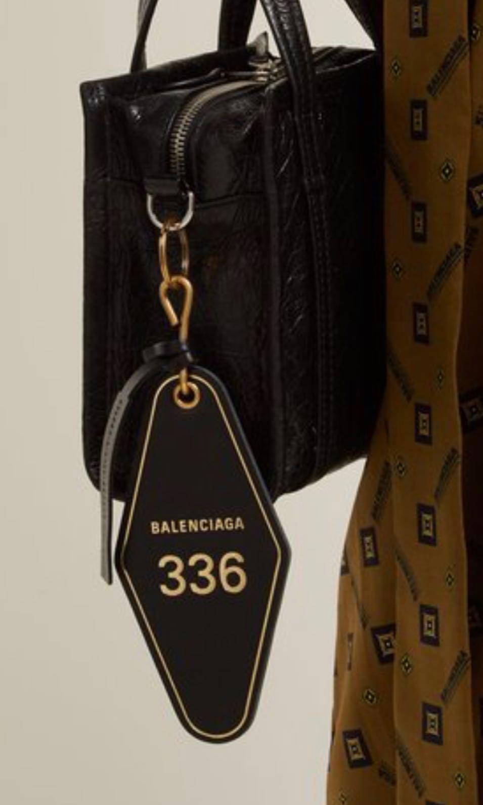 Chanel Key Holder CC Keyring Black Gold Bag Charm Round Chain Gold hardware  Leather ref.869186 - Joli Closet