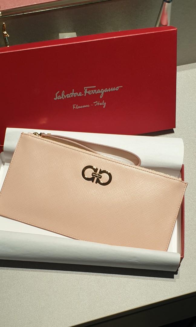 Ferragamo Wristlet 2024 favors