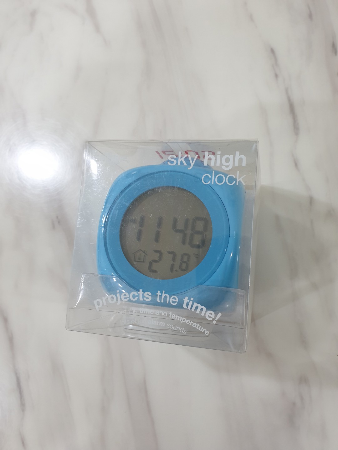 Smiggle Sky High Clock press to project time, Hobbies & Toys