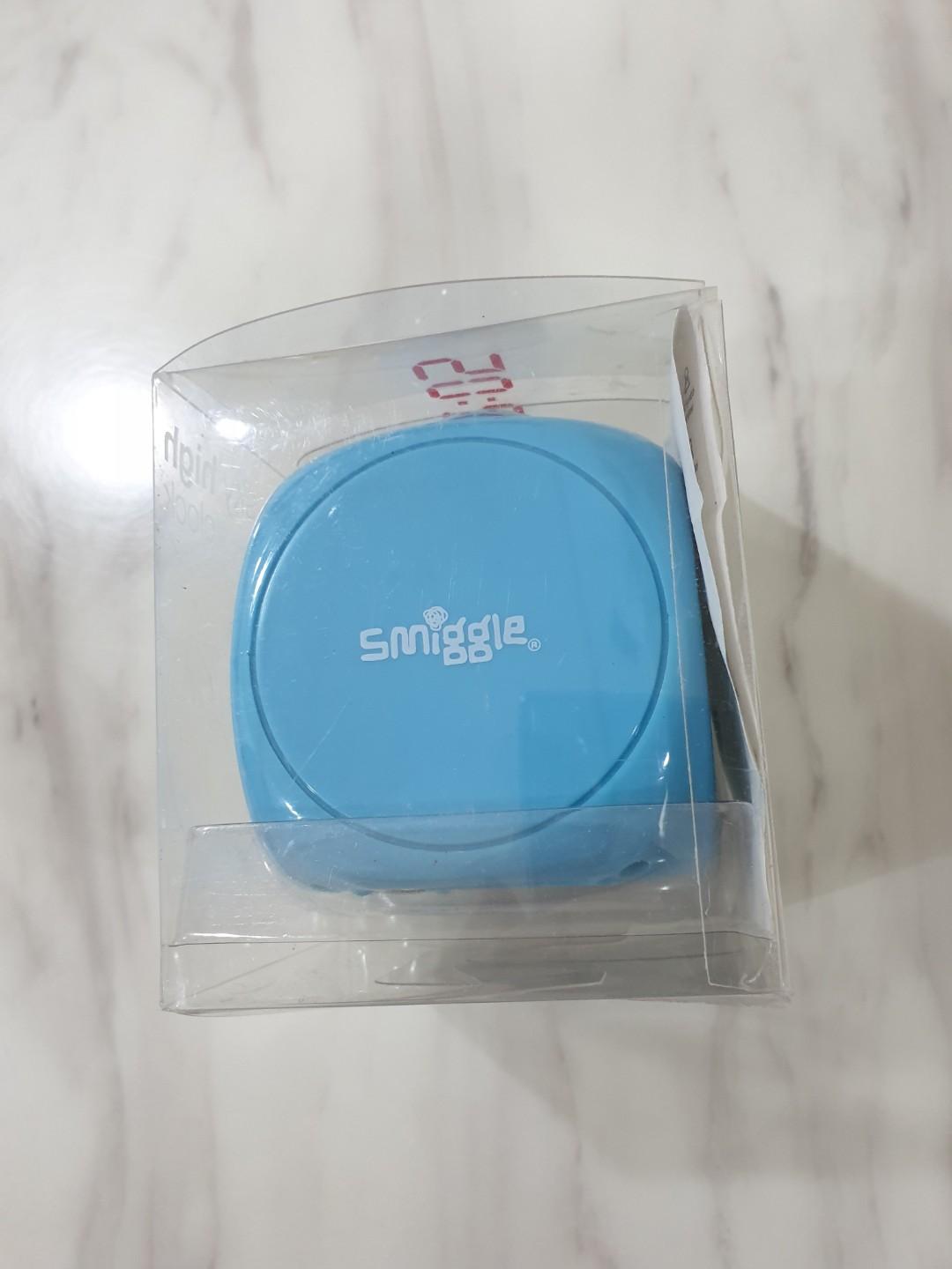 Smiggle Sky High Clock press to project time, Hobbies & Toys