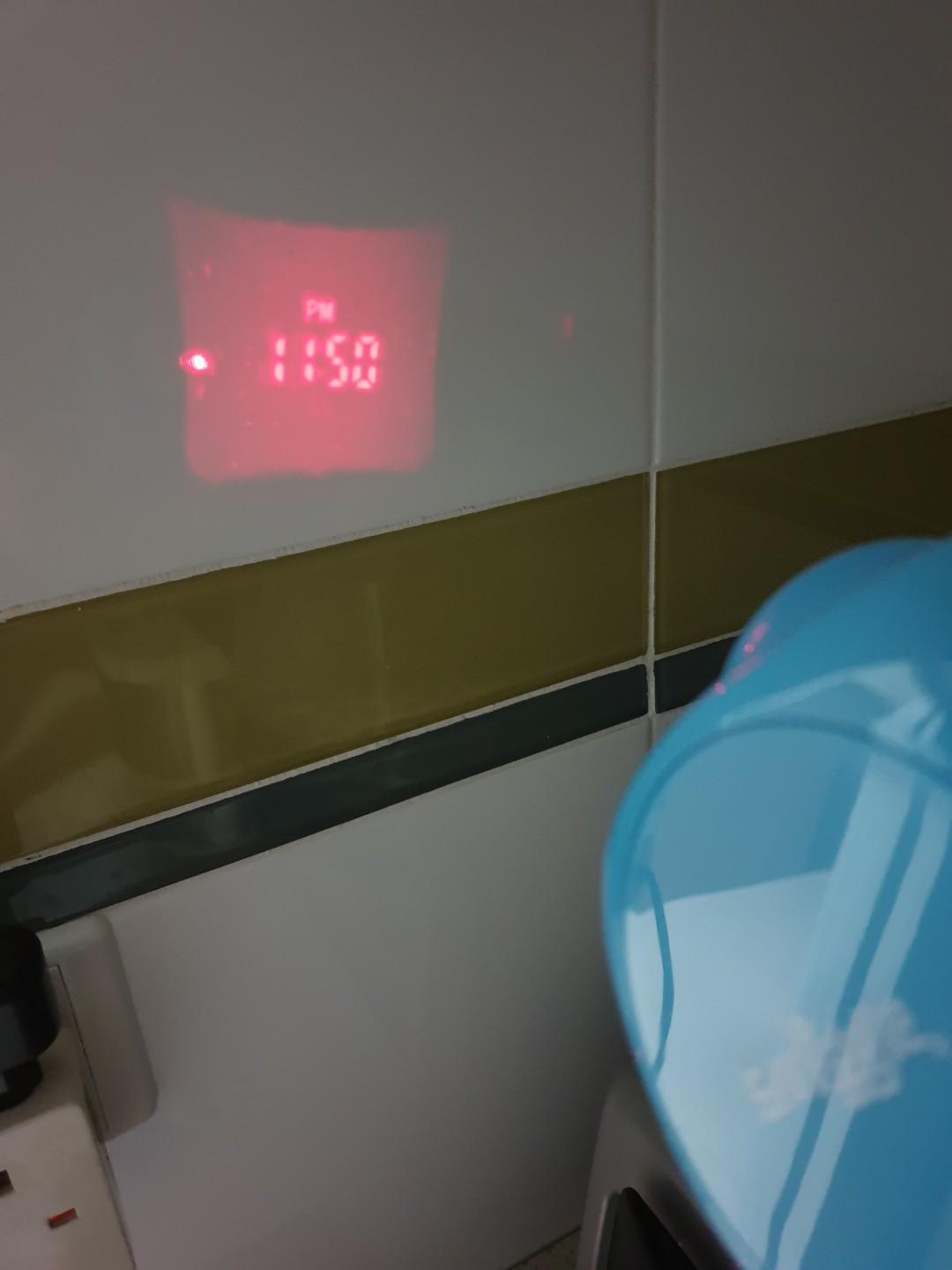 Smiggle Sky High Clock press to project time, Hobbies & Toys