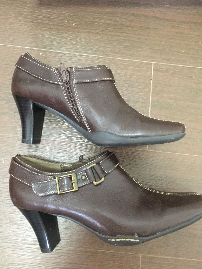 aerosoles ankle booties
