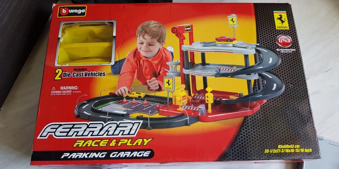 Bburago ferrari race shop and play parking garage