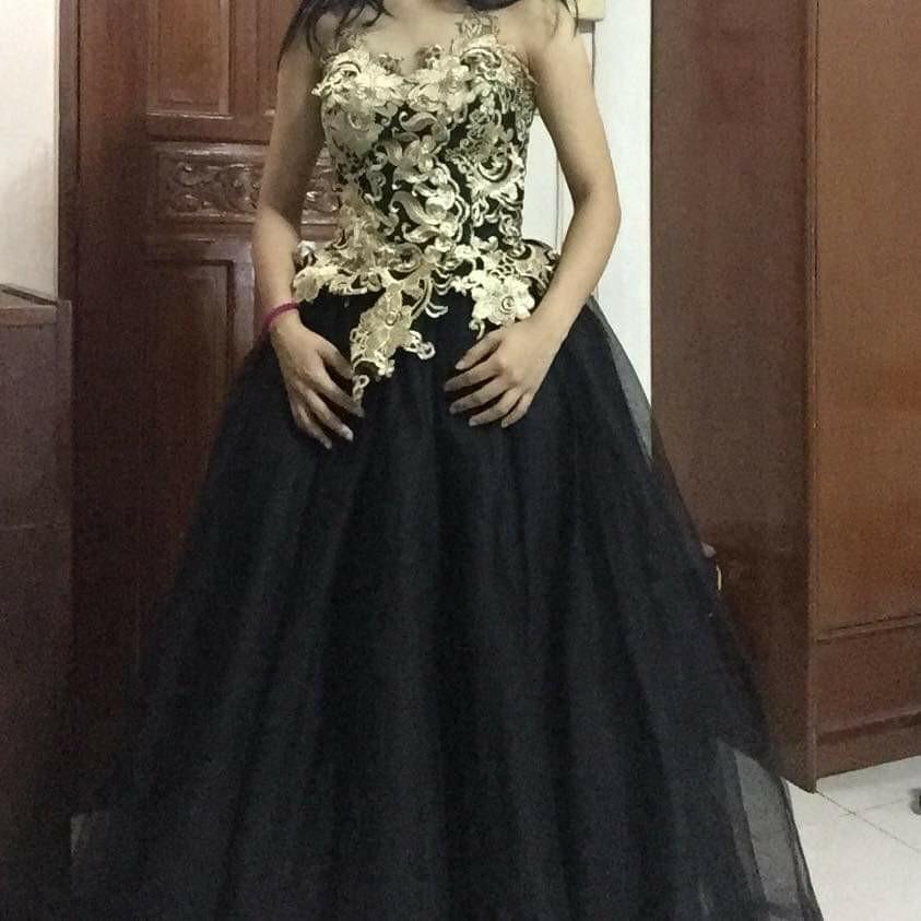 black debut gown
