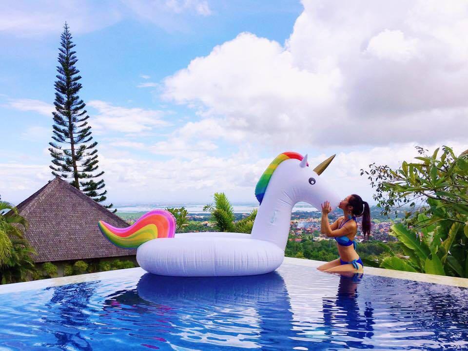 Rainbow sales unicorn floaty