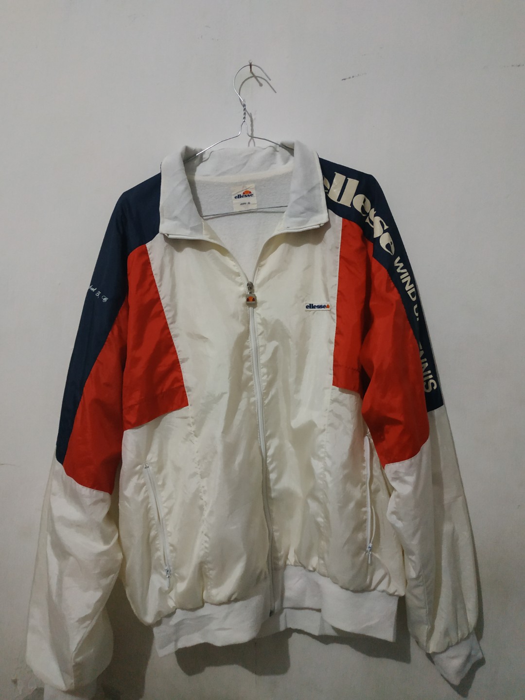 jual jaket windbreaker ellesse original TURUN HARGA