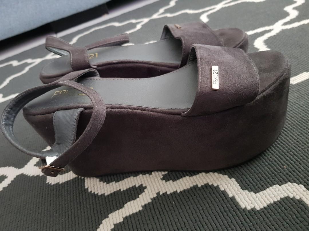 Kasut Frkl Women S Fashion Shoes On Carousell
